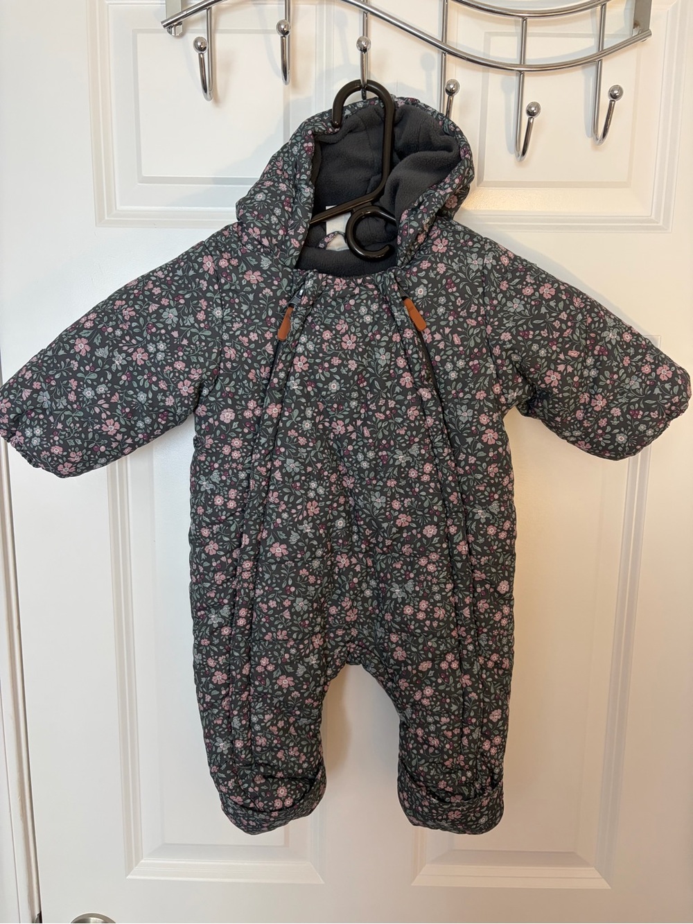 H&M Dark Gray Floral Hooded One-Piece Footie Snow Suit Fleece - 3 Month